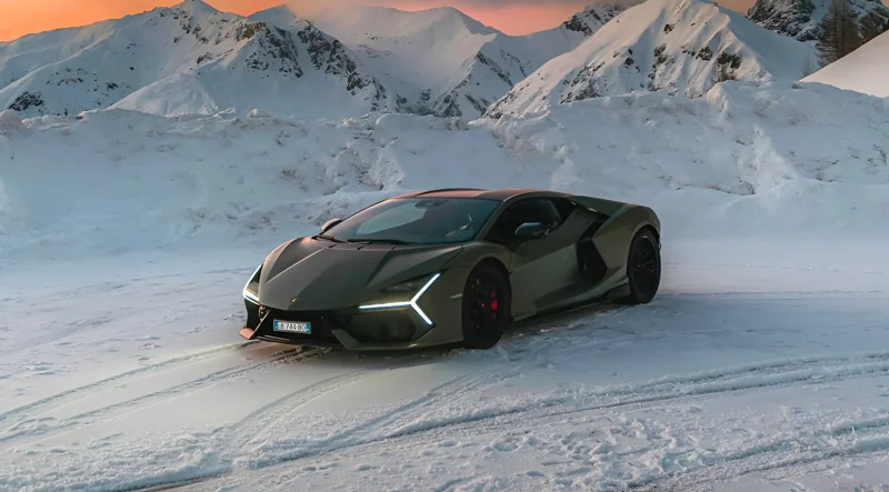 Lamborghini Revuelto
