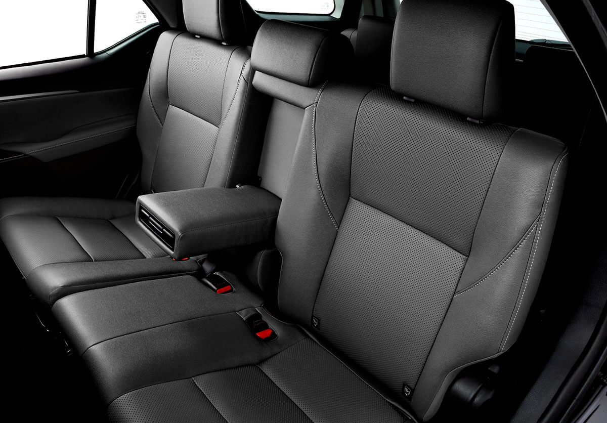 Rear Centre Armrest
